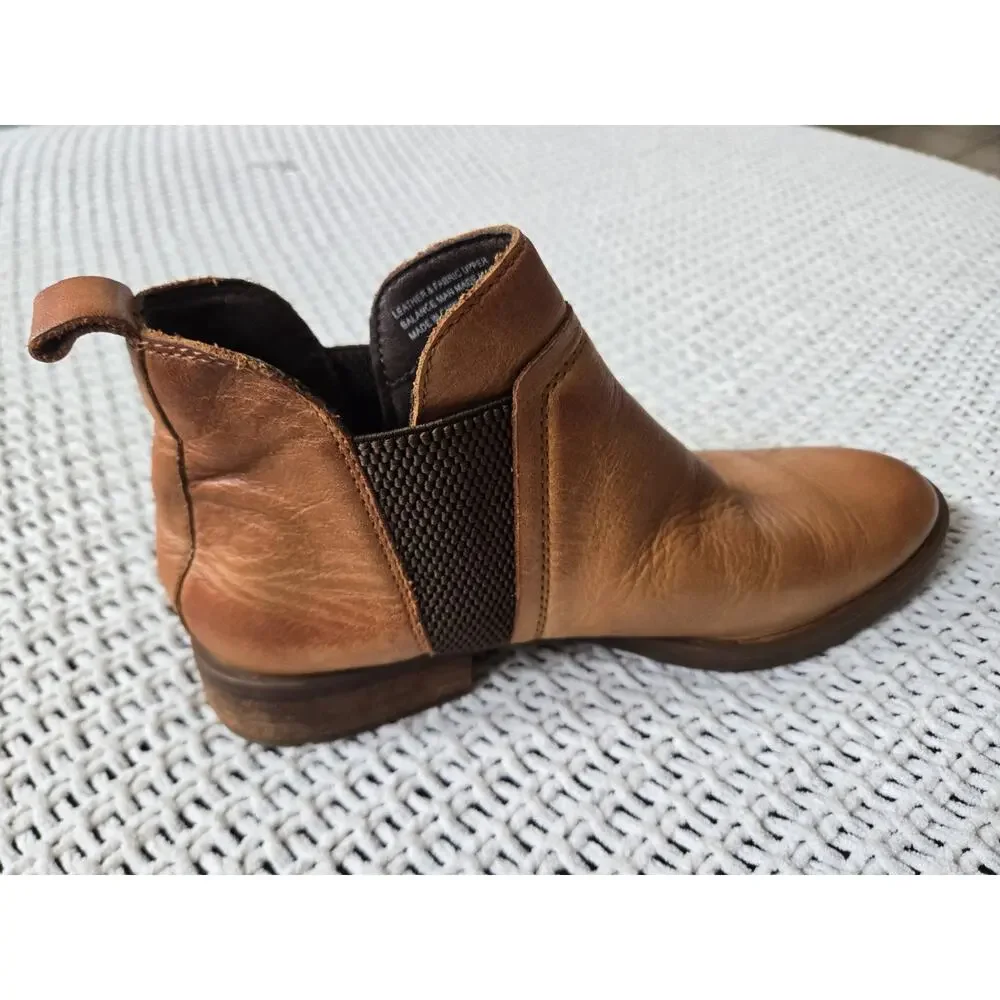 Born Brenta II Chelsea Bootie Wheat Brown Leather Size 7.5 M